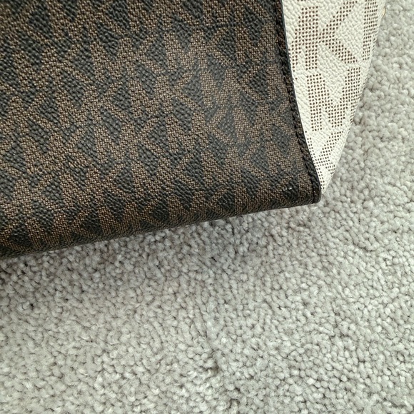 Michael Kors Voyager Large Signature Logo Tote Bag- Black and Brown - Picture 15 of 15